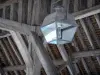 Egreville - Lampe und Teil des Balkenwerks der Markthallen