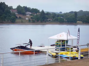 Meer van Éguzon - Meer van Chambon: jachtclub, het vasthouden van water en door bomen omzoomde kust