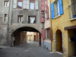 Embrun - Houses, street and arcaded passage of the old town