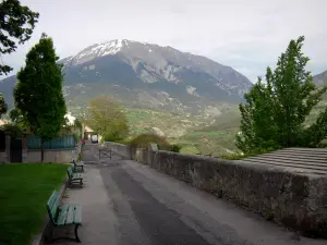 Embrun - Archevêché promenade and its benches with view of the mountain