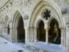 L'Épau abbey - Old Cistercian abbey of La Piété-Dieu, in Yvré-l'Évêque: entrance to the chapter house