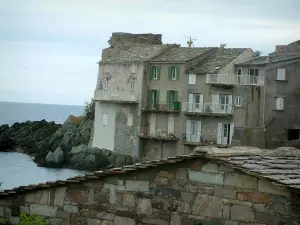 Erbalunga - Houses of the village (marine) looking onto the sea