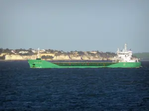 Estuario della Gironda - Nave a vela sulle acque della foce