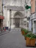 Étampes - Flower-bedecked paved street overlooking the royal portal (side portal) of the Notre-Dame-du-Fort collegiate church