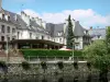 Évreux - Promenade au bord de l'Iton, et immeubles de la ville