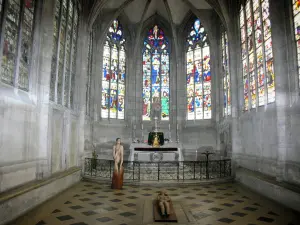 Évreux - Intérieur de la cathédrale Notre-Dame : chapelle de la Mère de Dieu abritant une statue de la Vierge à l'enfant