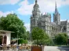 Évreux - Terrasse de café avec vue sur la cathédrale Notre-Dame