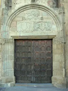 Évron basilica - Portal of the Notre-Dame-de-l'Épine basilica