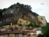 Eyzies-de-Tayac-Sireuil - 悬崖，雕像，古老的城堡，国家史前博物馆和村庄的房子，在佩里戈尔