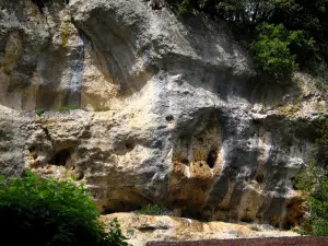 Les Eyzies-de-Tayac-Sireuil - Cliff, in Périgord