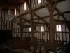 Fachwerkkirchen - Innere aus Holz (sichtbare Balken) der Kirche Saint-Jacques et Saint-Philippe, im Dorf Lentilles