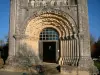Fenioux - Portal der romanischen Kirche