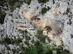 Fenouillèdes - Galamus gorges: Saint-Antoine de Galamus chapel nestled in the heart of the limestone cliffs of the gorges