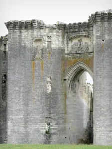 La Ferté-Milon - Facciata del castello del Duca di Orleans (Louis d'Orleans Castello)