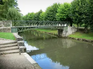 La Ferté-Milon - Steg Eiffel überspannend den Kanal Ourcq