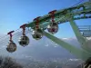 Die Festung Bastille - Stätte der Bastille (auf der Gemeinde Grenoble): Seilbahn Grenoble Bastille an der Festung ankommend; Stadt Grenoble unterhalb