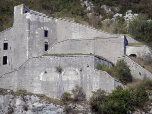 Festung Ecluse - Militärische Befestigung; auf der Gemeinde Léaz