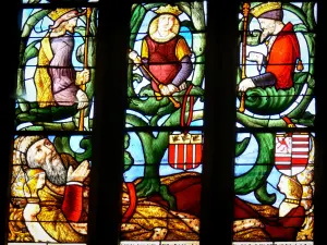 Fleurance - Binnen in de kerk van St. Lawrence: glas in lood