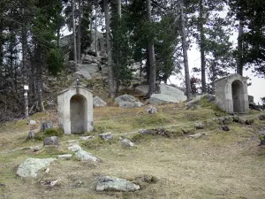 Font-Romeu hermitage - Col du Calvaire pass of Font-Romeu near the hermitage: Stations of the Cross