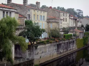 Fontenay-le-Comte - Huizen langs de rivier de Vendee