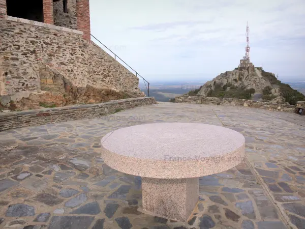 Força Réal - Oriëntatie tafel, kapel en hermitage straalverbindingen aan de top van de rotspunt