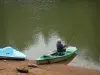 Forêt de Mervent-Vouvant - Pêcheur sur une barque et lac de Mervent (retenue d'eau du barrage de Mervent)