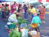 Fort-de-France - Marché du parc floral, avenue Paul Nardal, avec ses étals de fruits et légumes