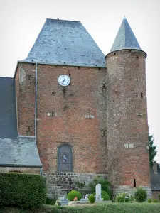 Fortified churches of Thiérache - Englancourt: keep and round tower of the Saint-Nicolas fortified church