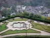 Fougères - Jardin public et maisons de la ville médiévale