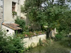 Fourcès - Bord de rivière fleuri