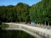 Fourmies - Monniken vijvers: water, weg en bomen in het Regionaal Natuurpark van de Avesnois