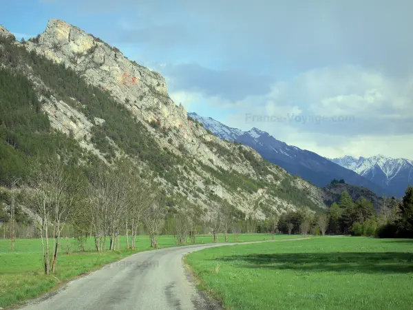 Freissinières valley - Road lined with prairies and trees, mountains; in the Écrins National Nature Park