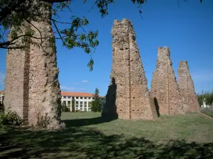 Fréjus - Remains of the Roman aqueduct