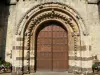 Fresnay河畔萨尔特 - 巴黎圣母院罗马式教堂的门户及其雕刻的橡木门