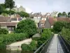 Fresnay河畔萨尔特 - 横跨萨尔特河的人行桥和中世纪城市的房子