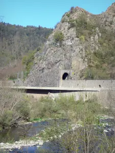 Gargantas del Loira  - Túnel ferroviario en el corazón de las gargantas