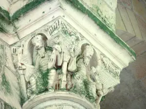 Gargilesse-Dampierre - Inside Notre-Dame Romanesque church: sculpted capital