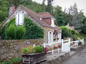 Gargilesse-Dampierre - Casa de las flores (flores) de la aldea