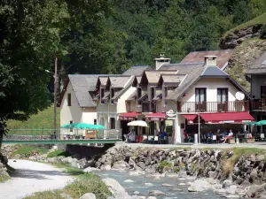 Gavarnie village - Gave de Gavarnie bridge spanning the river and houses