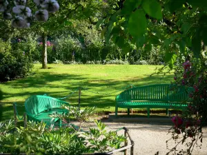 Giverny - Garten von Monet und seine grünen Sitzbänke