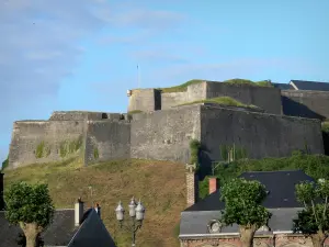 Givet - Gezicht op het fort van Charlemont (citadel)