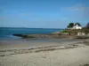 Golfo de Morbihan - Rhuys península: playa, mar y costa, con una casa