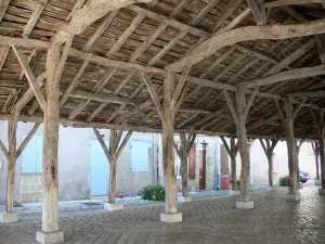 Gontaud-de-Nogaret - Structure of the covered market hall