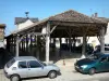 Gontaud-de-Nogaret - Wooden covered market hall