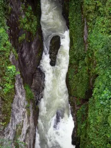 Gorges de la Langouette - Gorges étroites, rivière (la Saine)