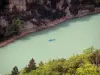 Gorges du Verdon - Grand canyon du Verdon : canoë sur la rivière Verdon ; dans le Parc Naturel Régional du Verdon