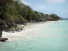 Le Gosier - Spiaggia vista della Dacia e nuotatori in acqua