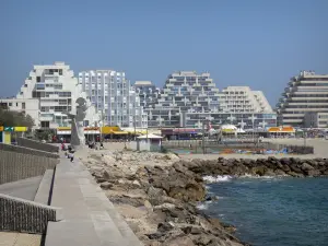 La Grande-Motte - Resort, con sus edificios en forma de pirámide