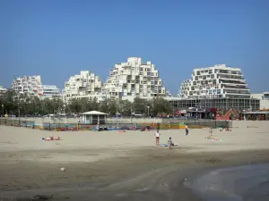 La Grande-Motte - Los edificios y la playa