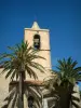 Grimaud - Campanario de la Iglesia de San Miguel y palmeras